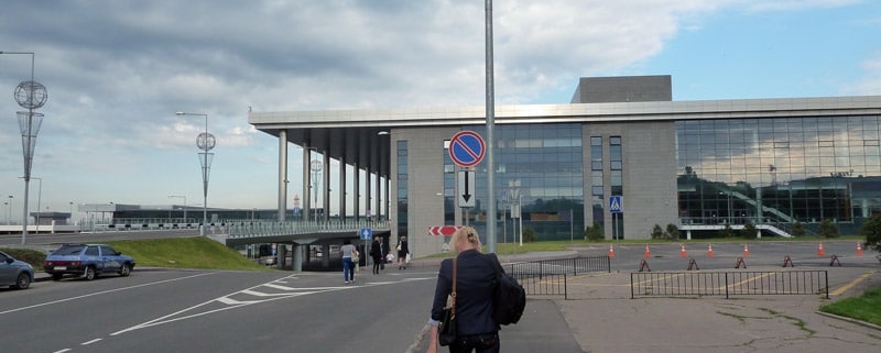 Вид на Донецкий аэропорт с остановки общественного транспорта