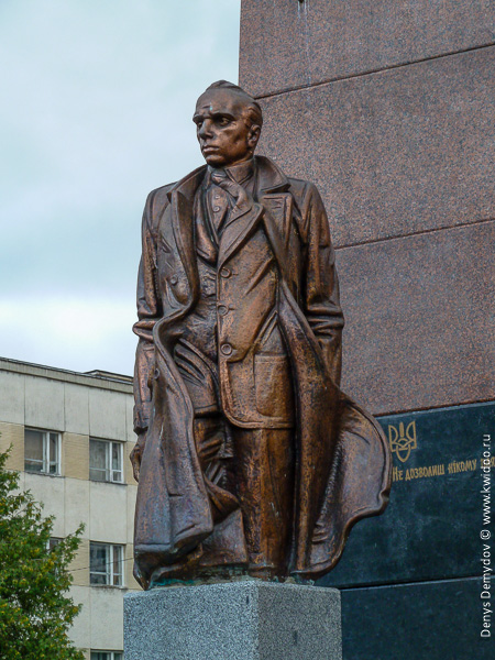 Памятник Степану Бандере в Трускавце