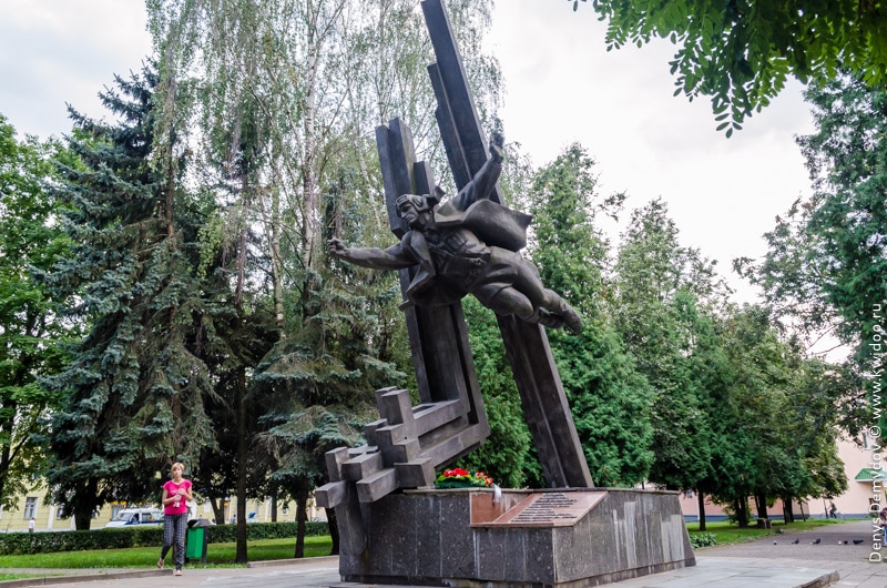 Памятник летчику Горовцу в Витебске