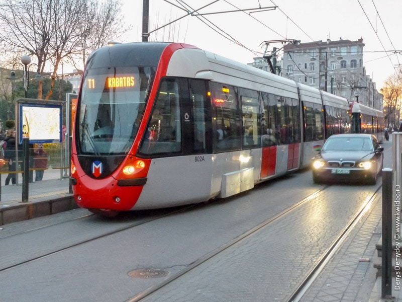 Скоростной трамвай в Стамбуле - фото