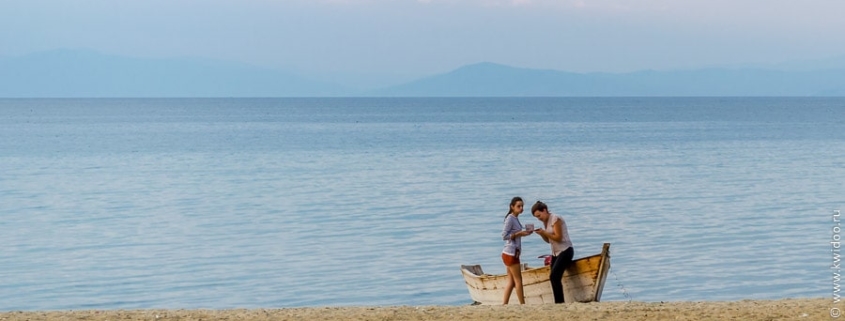 Албанские девушки на берегу Охридского озера