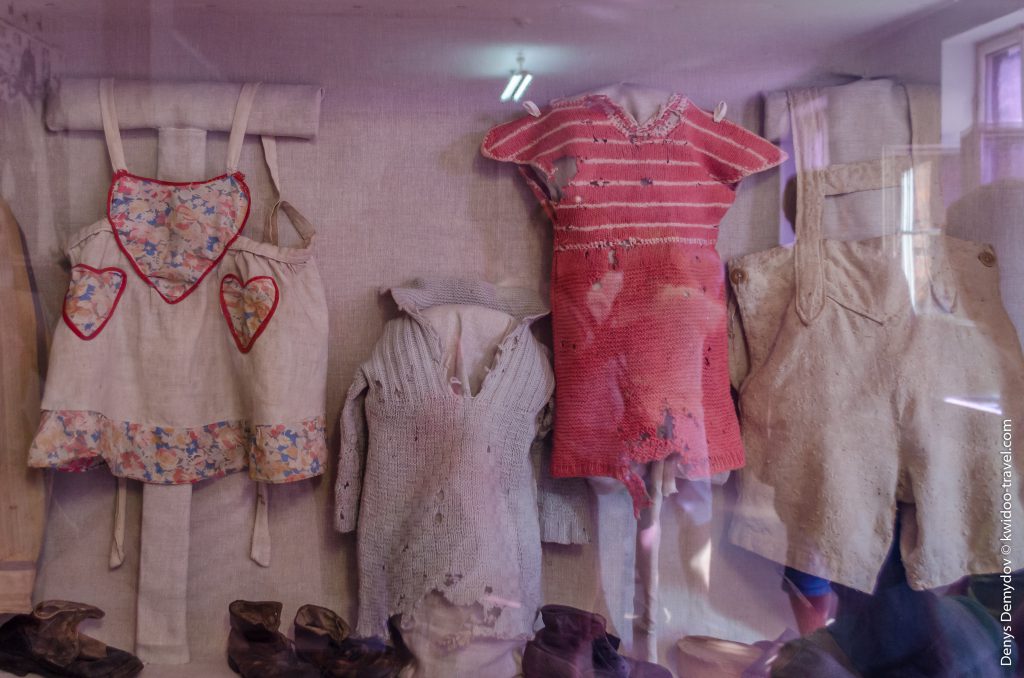 Детали детской одежды некоторых жертв лагеря
