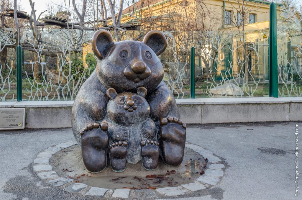 Статуя медведей в венском зоопарке