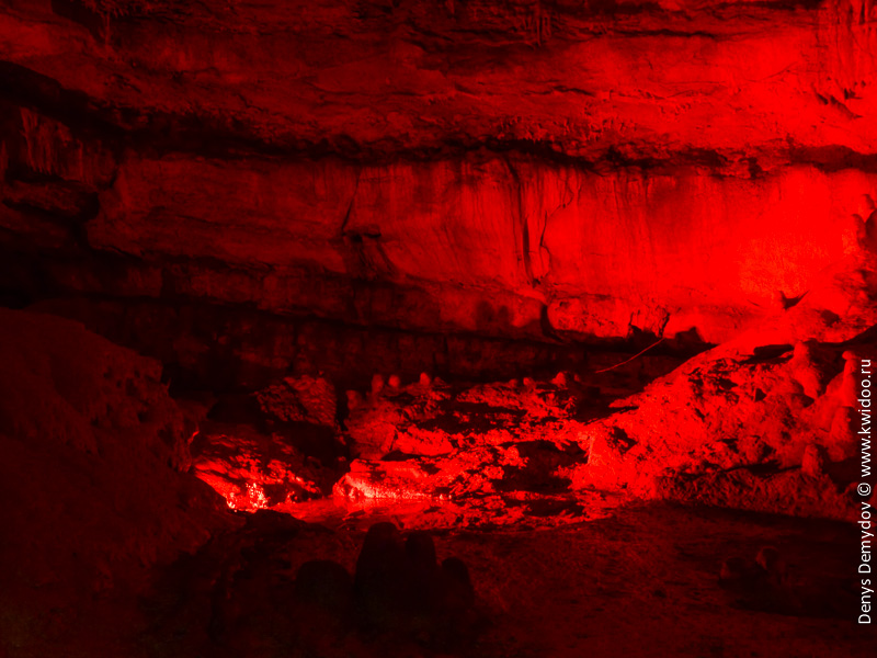 Пещеры в Сатаплия. Цветная подсветка.